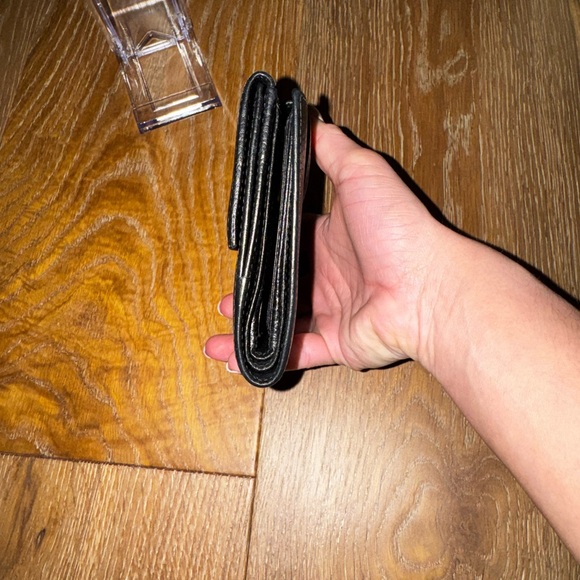 Women’s Gucci Black Textured Leather Wallet - Picture 3 of 5